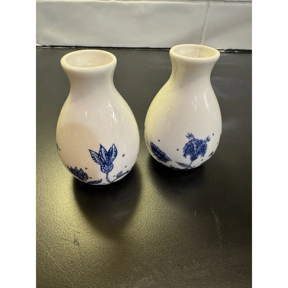 Kate Aspen Ceramic Blue And White Floral Asian Mini Vases Set of 2‎